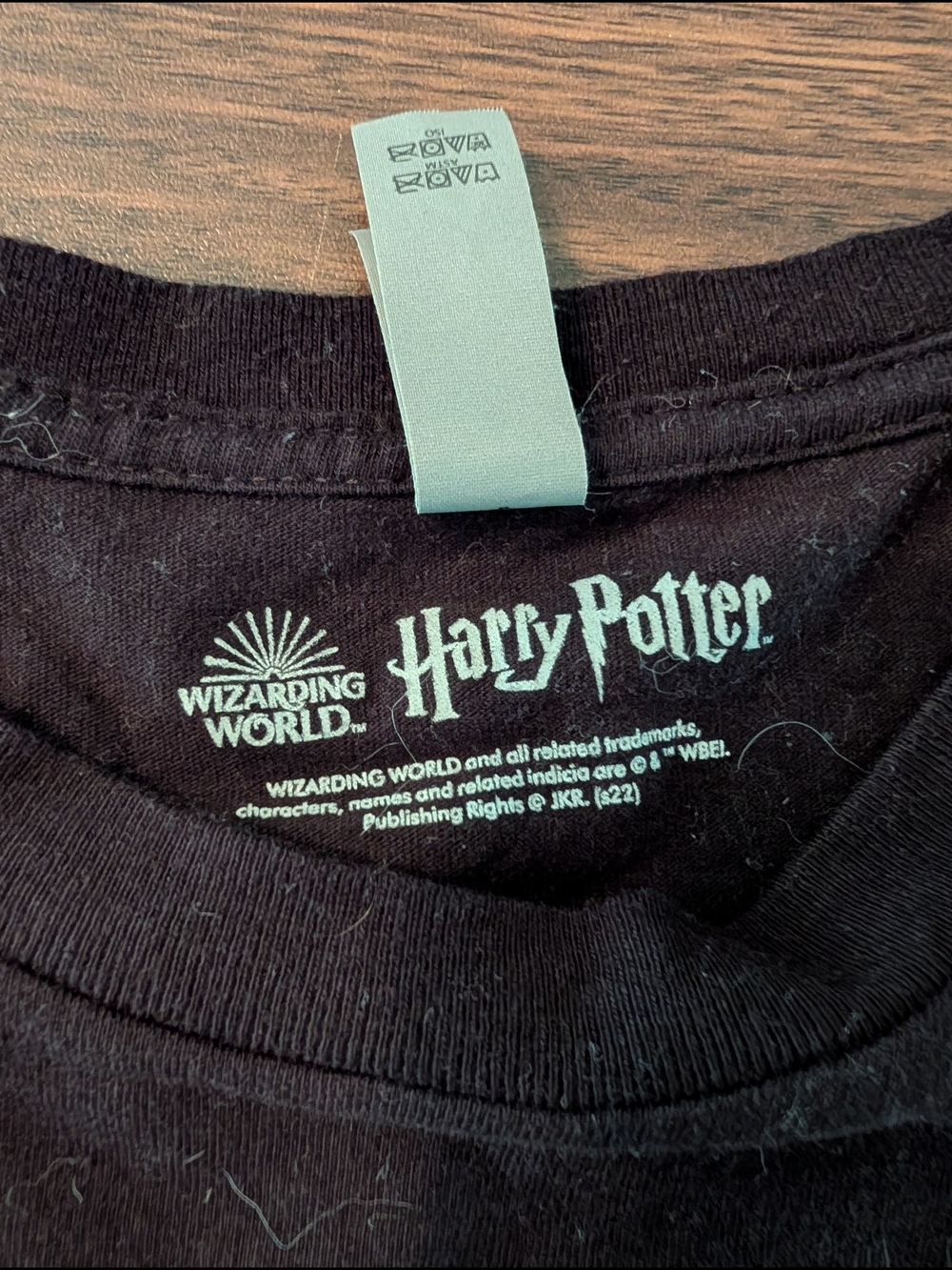 Harry Potter Slytherin Graphic Tee - Black with Green & Gold Design Juniors M - Picture 2 of 4